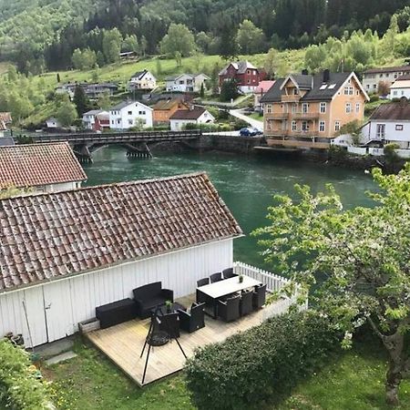 Stryn - House By The River Bagian luar foto