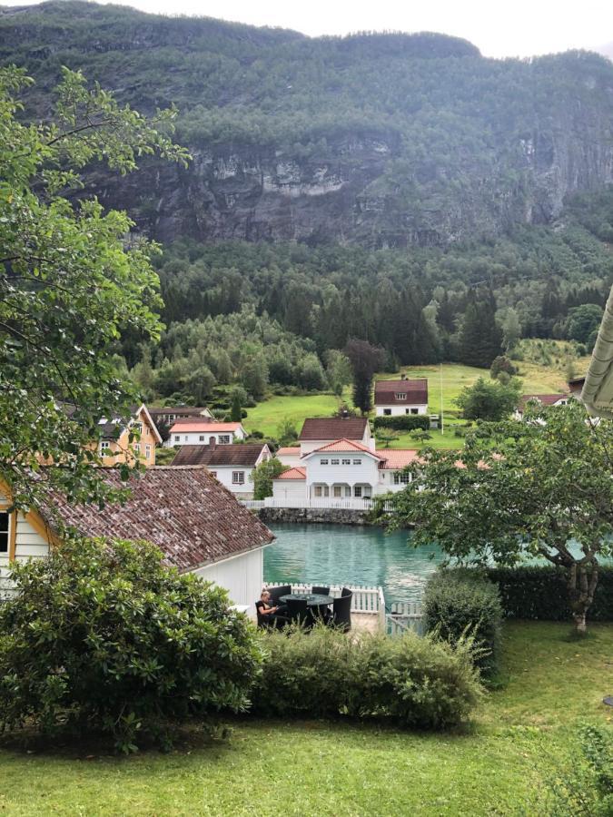 Stryn - House By The River Bagian luar foto