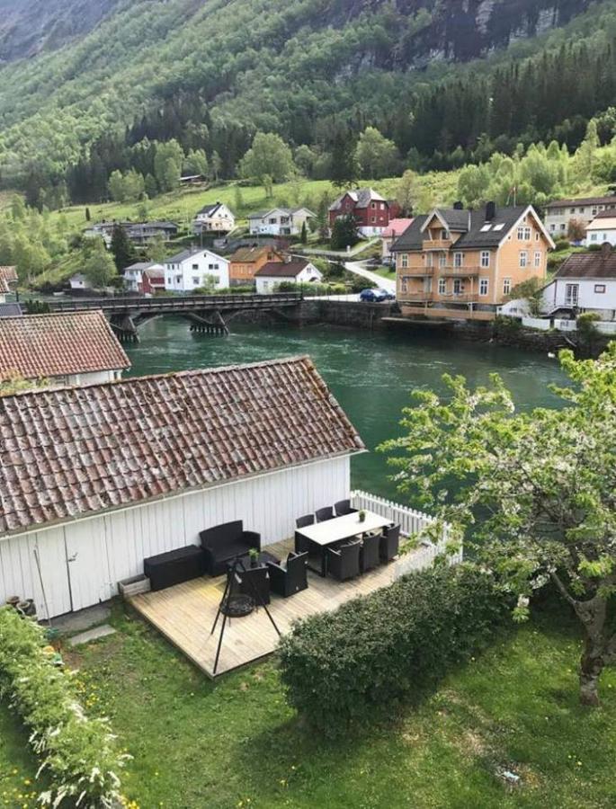 Stryn - House By The River Bagian luar foto