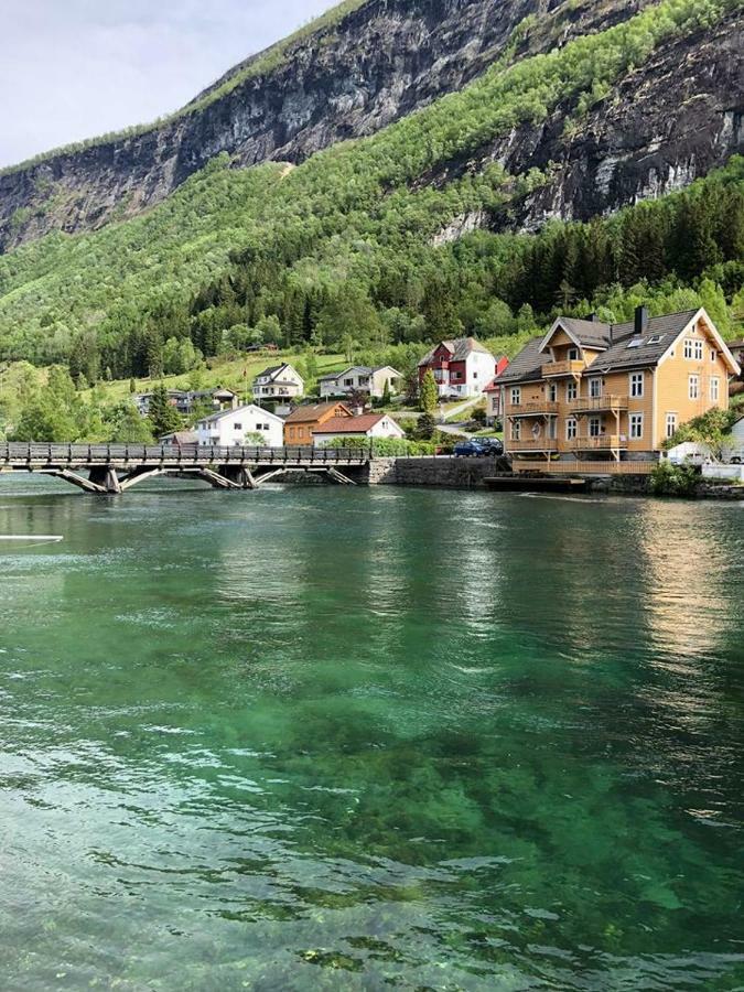 Stryn - House By The River Bagian luar foto
